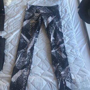 Lululemon leggings full length size 6